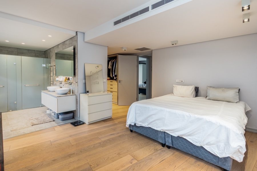 2 Bedroom Property for Sale in Sea Point Western Cape